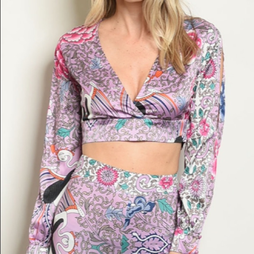 Lavender V-neck floral crop top + pants set, 🦄🔮 - Picture 3 of 8